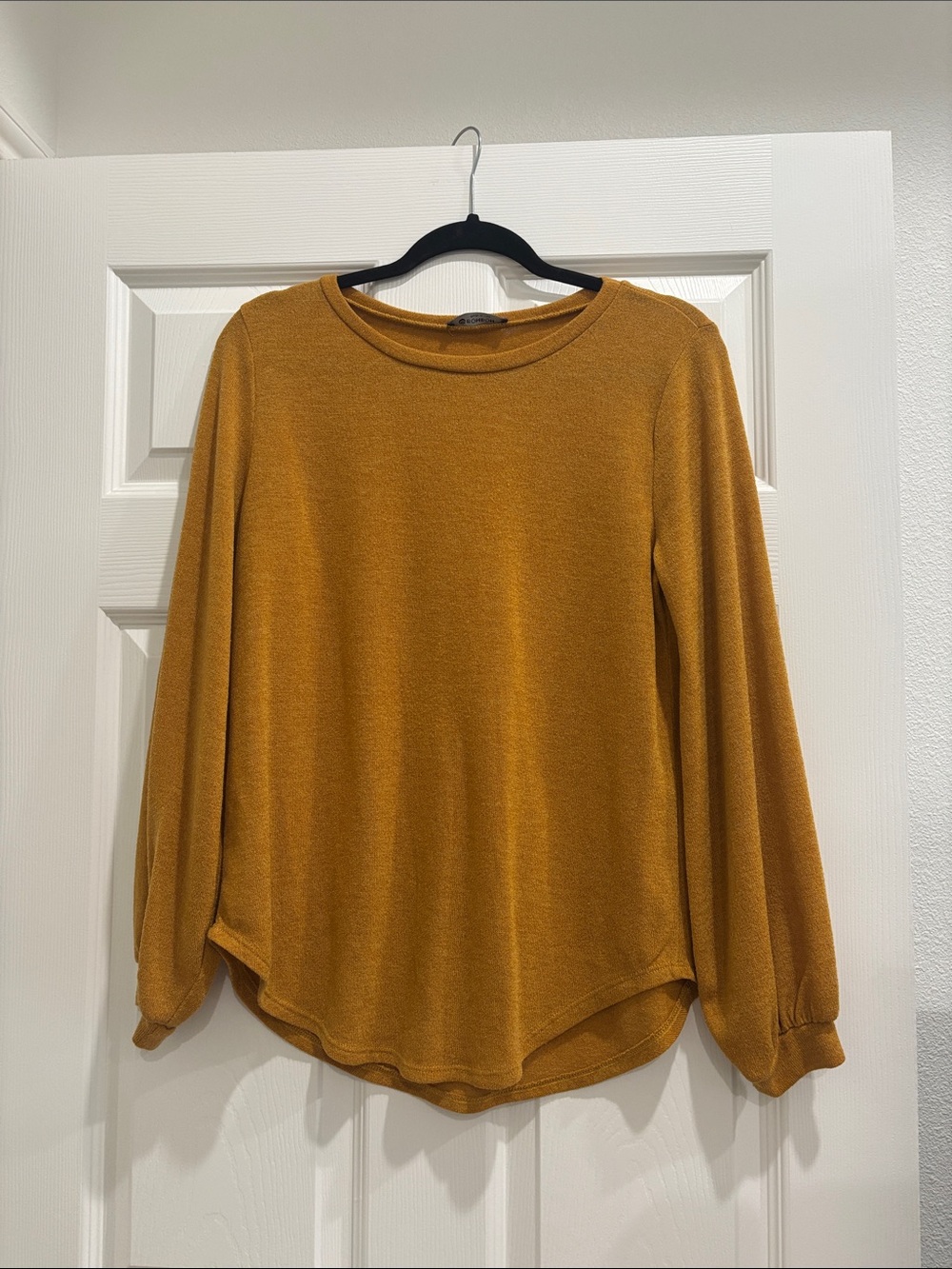Women's Mustard Long-Sleeve Relaxed Crewneck Top